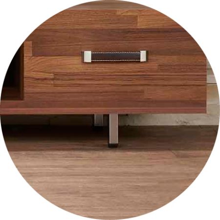 Superficie de patas de metal cromado, soporte pesado y estable en todo el mueble de TV.